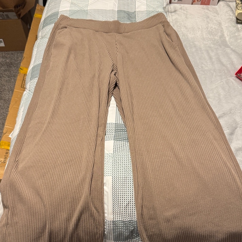 A&F Women’s Lounge Tan Ribbed Wide-Leg Pants